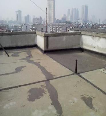 伍家岗漏水维修 楼顶漏水是什么原因，楼顶漏水维修方法是什么?